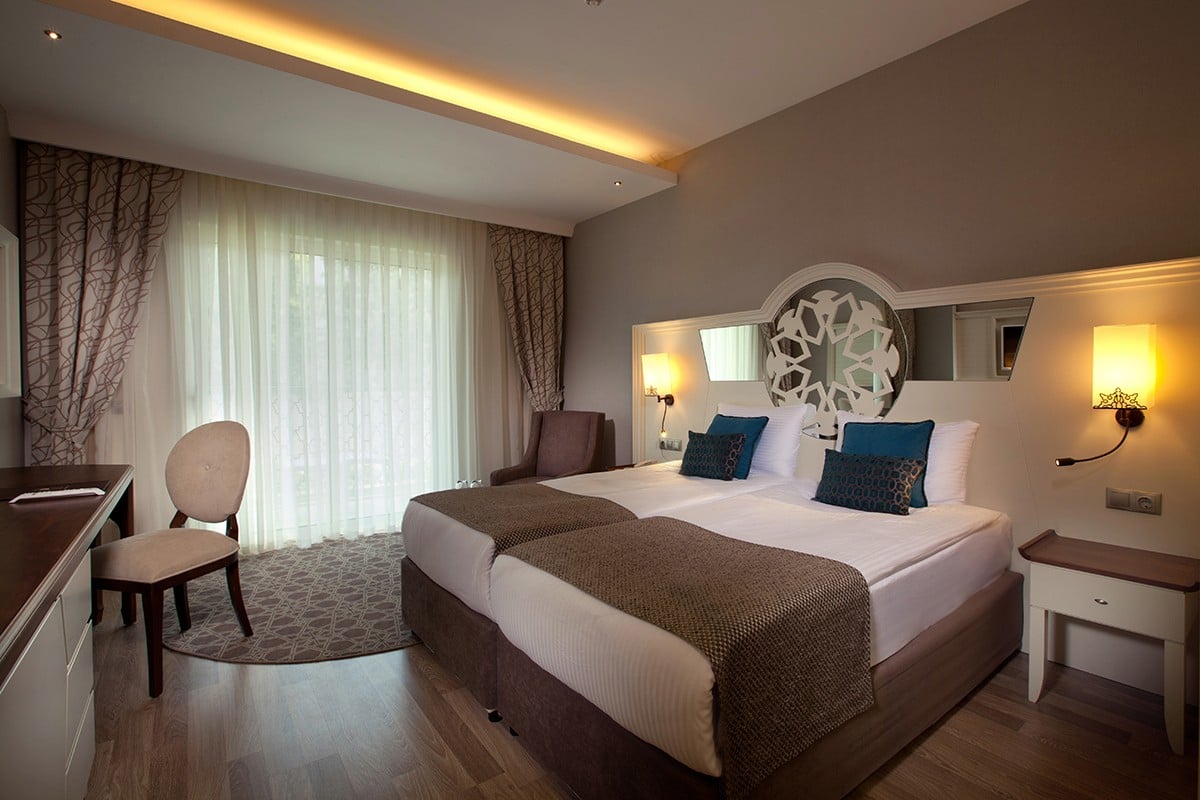Twin Bed Standart Havuz Manzaralı