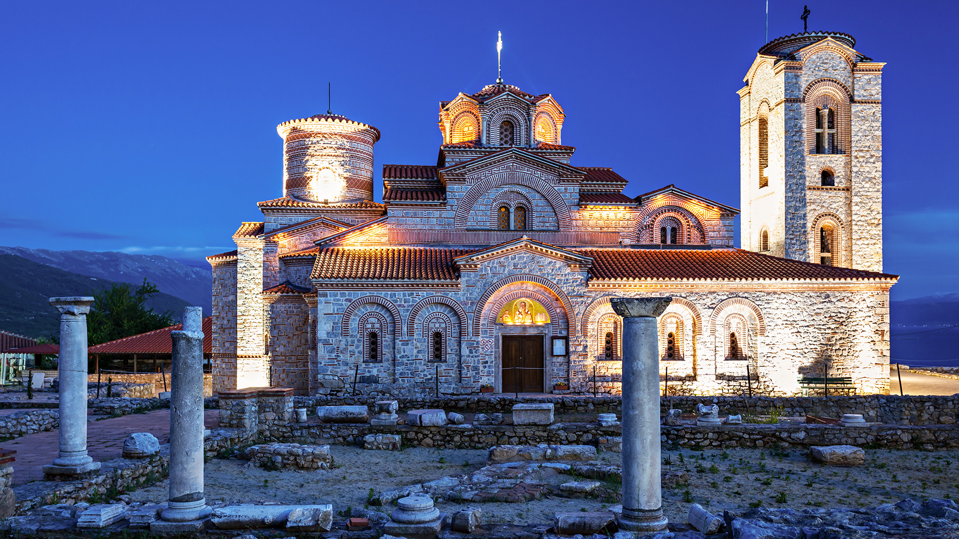 Türk Hava Yolları ile Büyük Balkanlar 6 Gece 7 Gün |Akşam Yemekleri ve Şehir Turları Dahil, Sömestir|